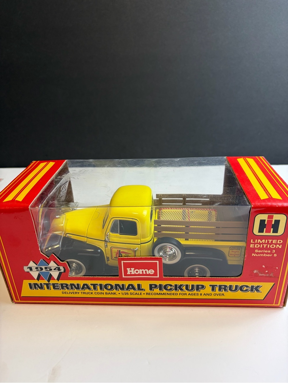 1954 International Pickup Delivery Truck Home Hardware in a 1/25 scale